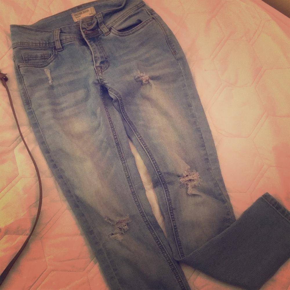 Light wash skinny jeans